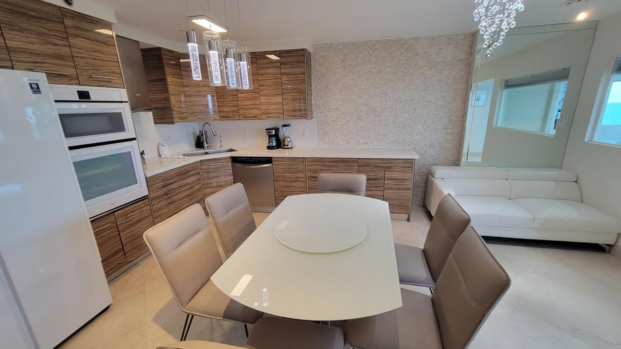Alexander 702 Holiday home *