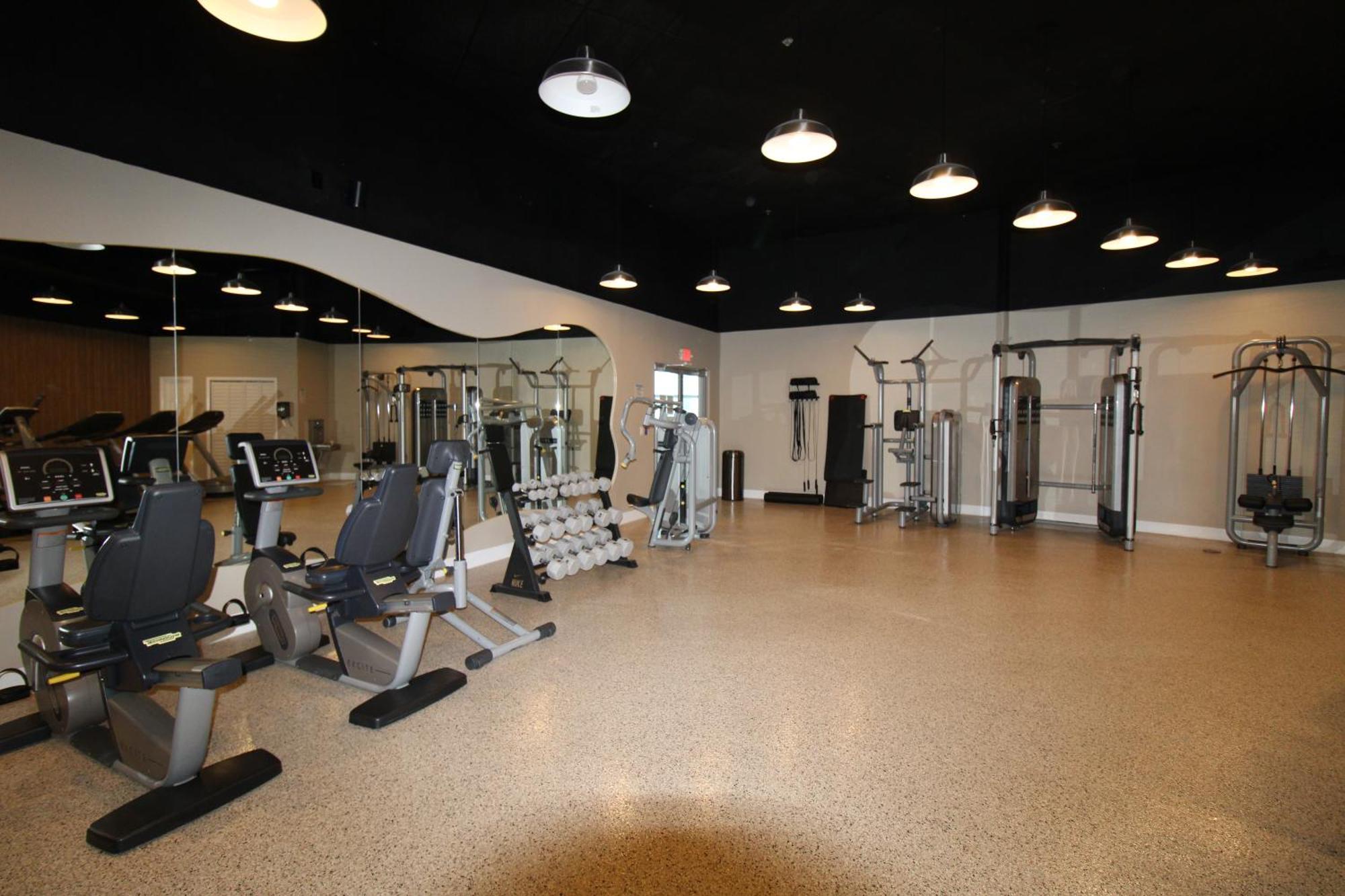 Castle 828 Oceanfront View With Balcony, Pool, Tennis, Access And Free Parking! * Miami Beach