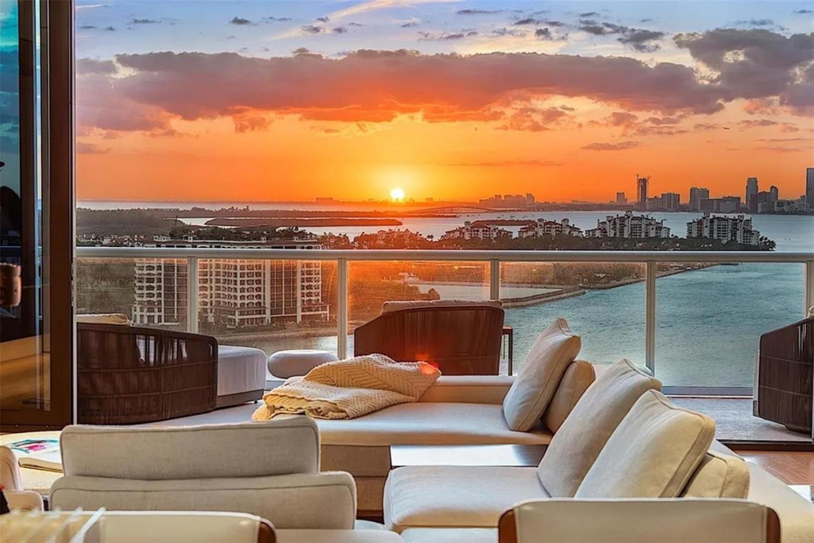 Exquisite Double-unit With Oceanfront Views Apartment *