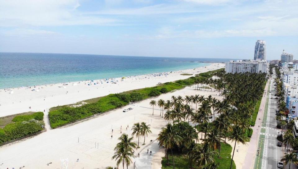One Block From South Ocean Dr-king Bed Miami Beach