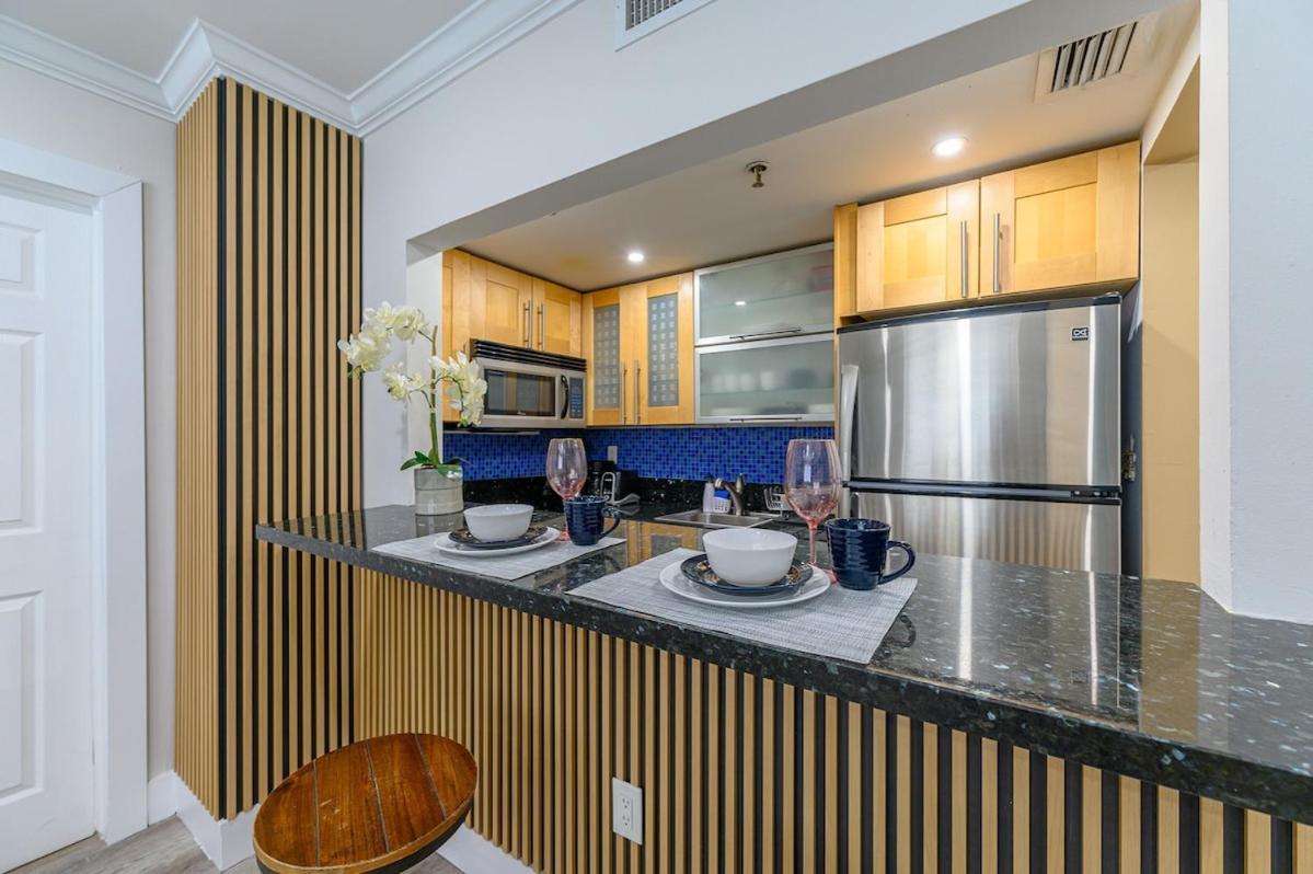 One Block From South Ocean Dr-king Bed * Miami Beach