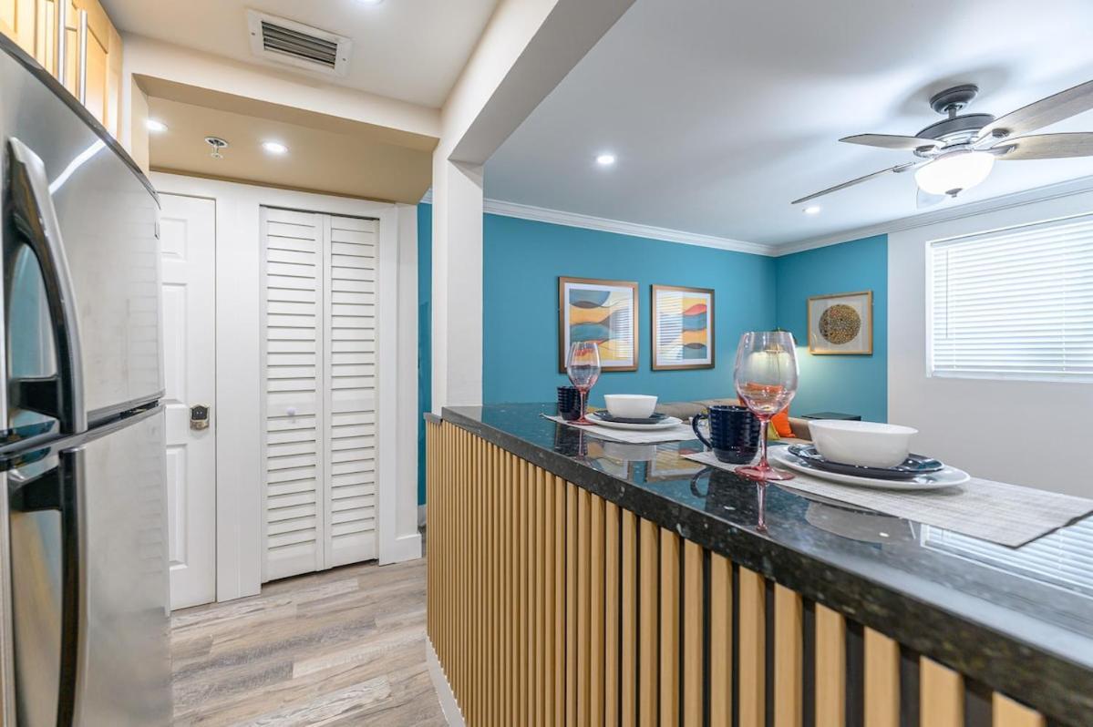 One Block From South Ocean Dr-king Bed Apartment *