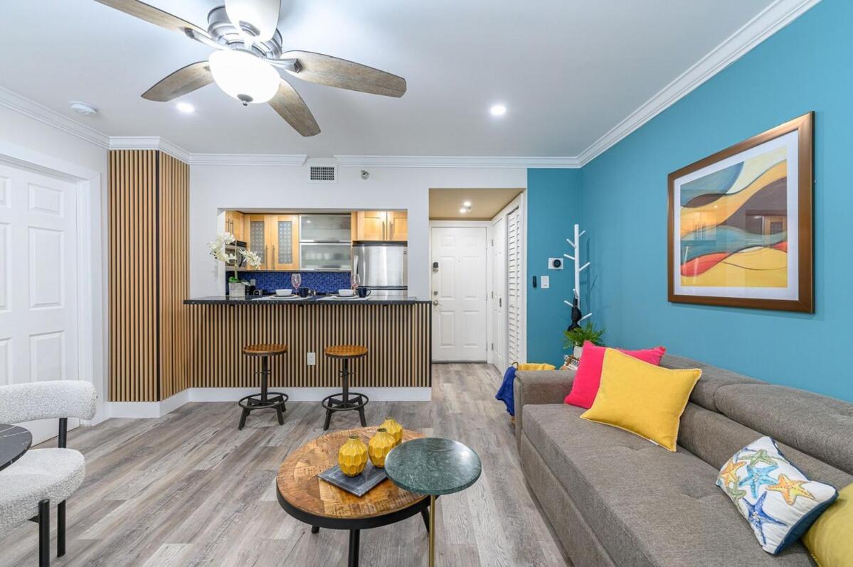 One Block From South Ocean Dr-king Bed