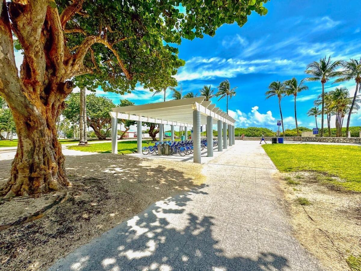 One Block From South Ocean Dr-king Bed