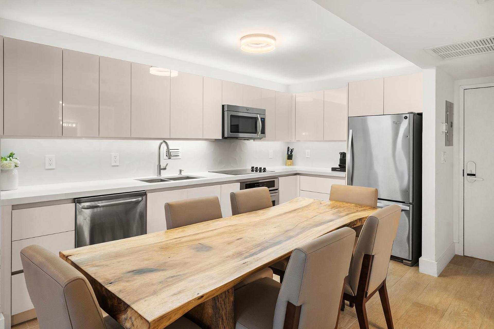 2 Bedroom Private At Roney Palace -11289 *