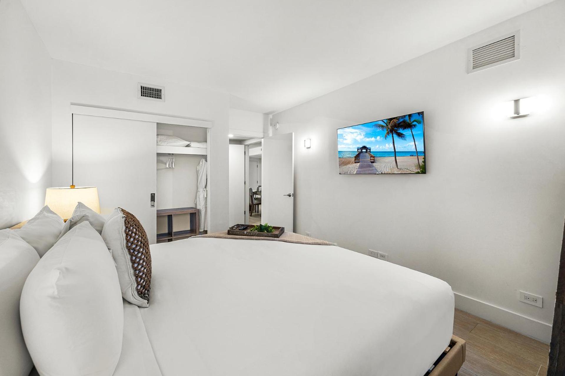 2 Bedroom Private At Roney Palace -11289 Apartment