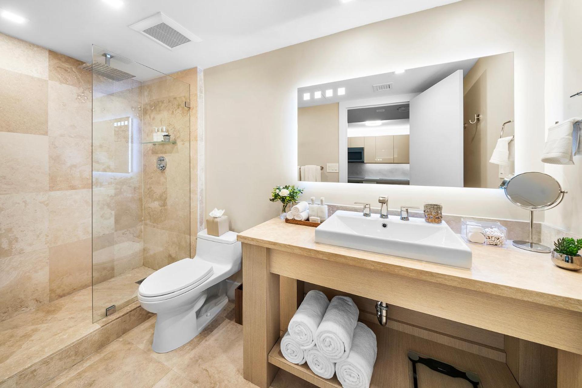 2 Bedroom Private At Roney Palace -11289 *