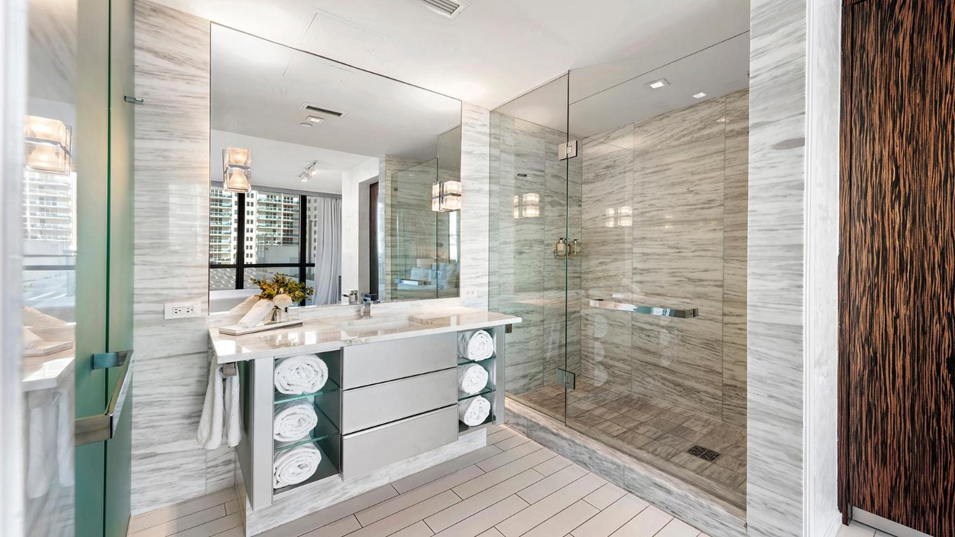 Private At South - 811 Apartment *