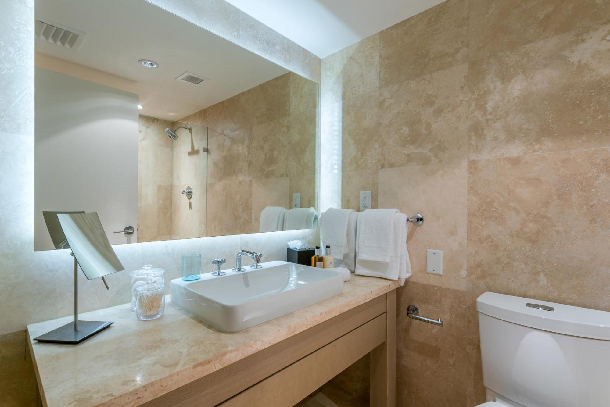 Luxurious Private At 1 & Homes -1445 Apartment Miami Beach