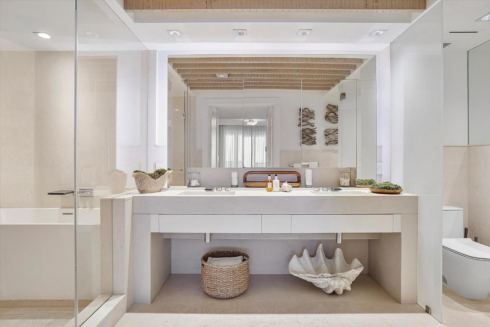 Resort Ultra Luxe Direct Ocean Penthouse At 1 Miami Beach