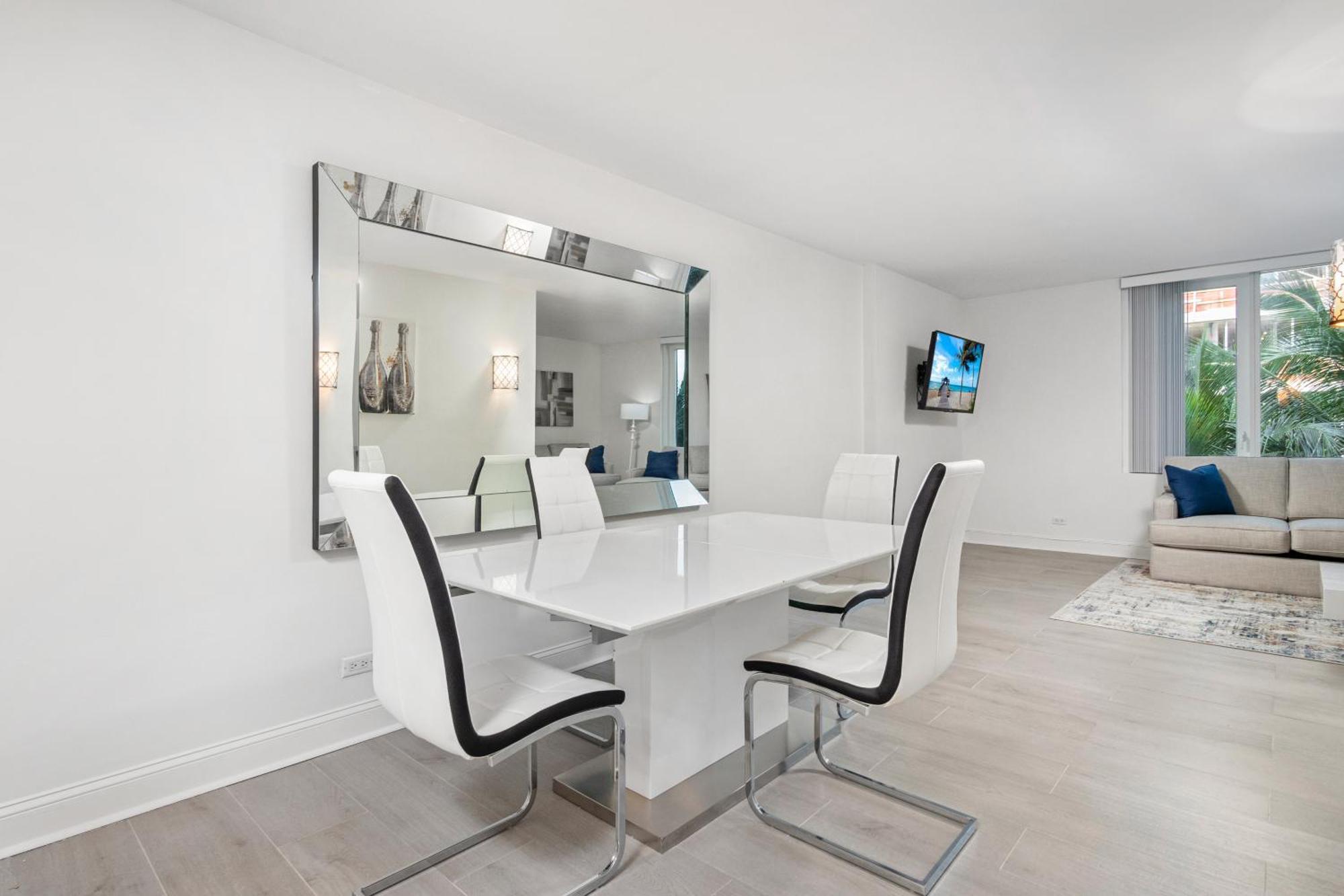 1 Bedroom Private At Roney Palace -328 Apartment *