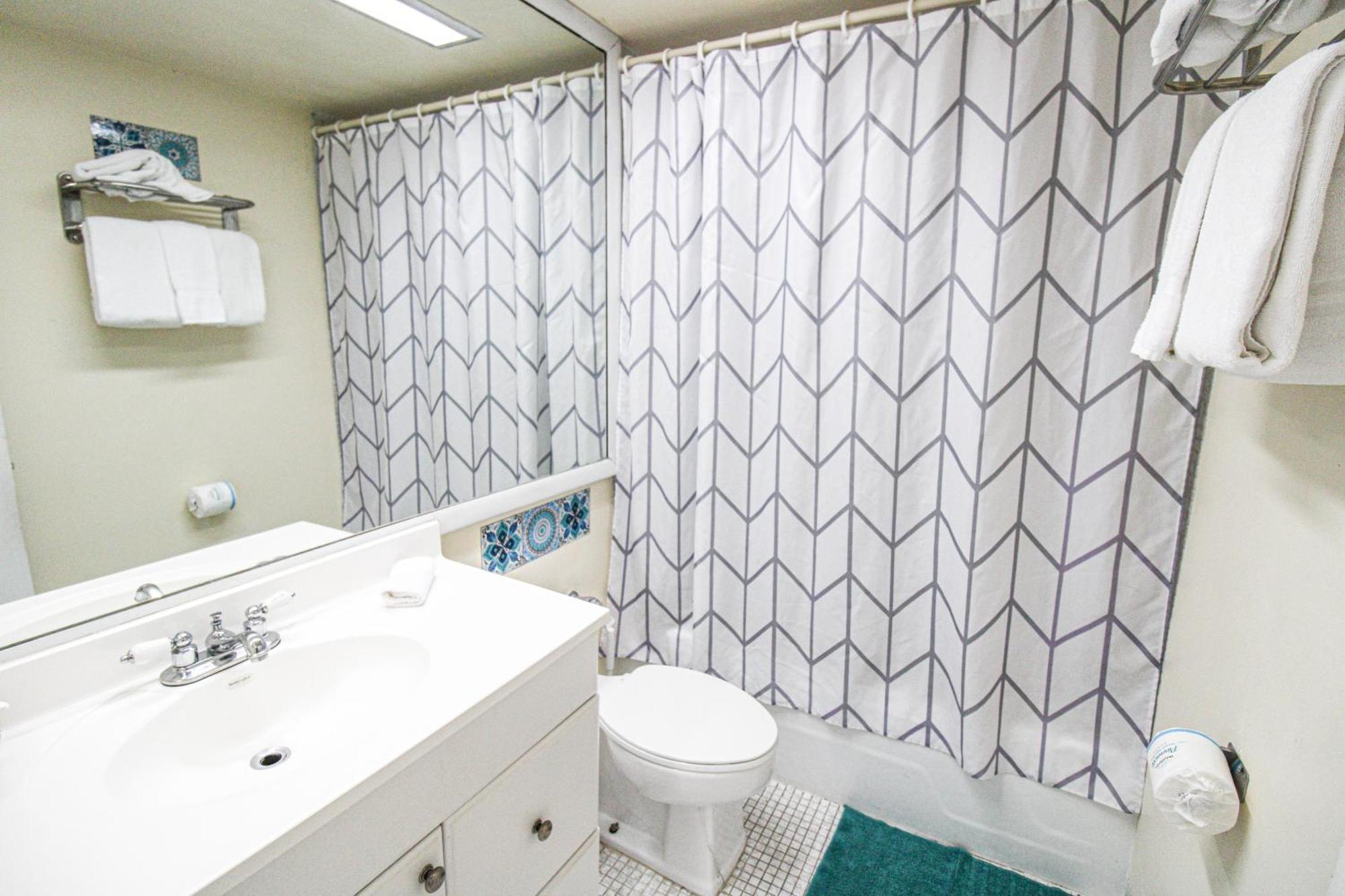 Castle 1733 Ocean View With Direct Access, Pool, Tennis & Free Parking