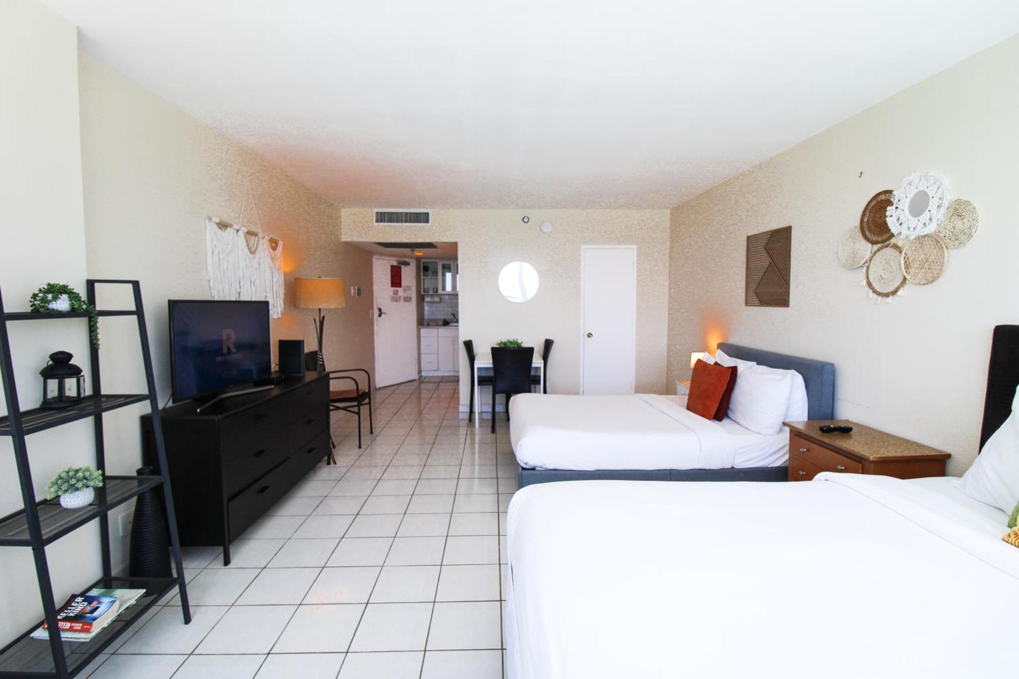 Castle 1733 Ocean View With Direct Access, Pool, Tennis & Free Parking