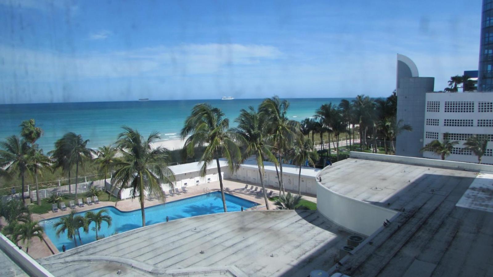 Ocean Front Casablanca With Full Kitchens & Access By Bl * Miami Beach