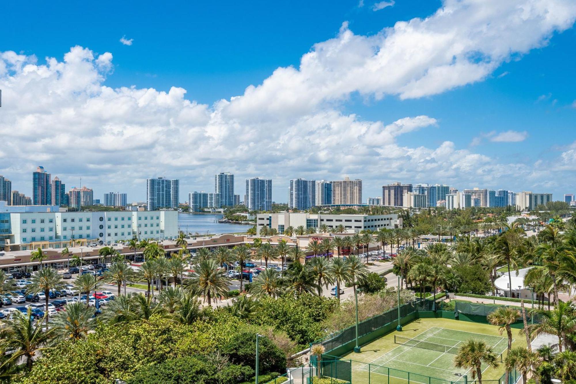 Luxury Trump International Ocean View 1600sf 2 Bd Miami Beach