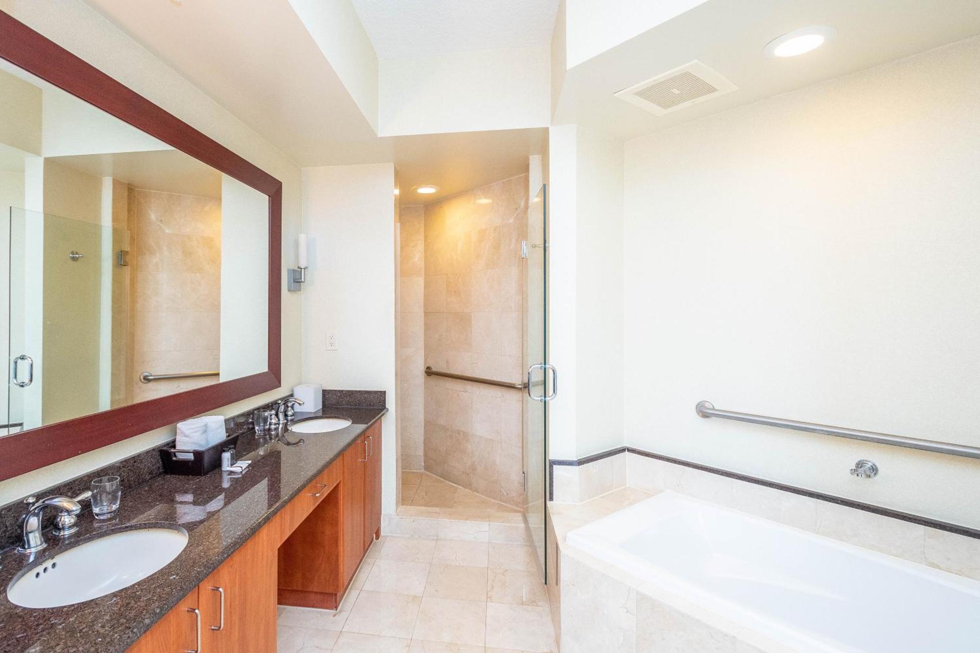 Luxury Trump International Ocean View 1600sf 2 Bd