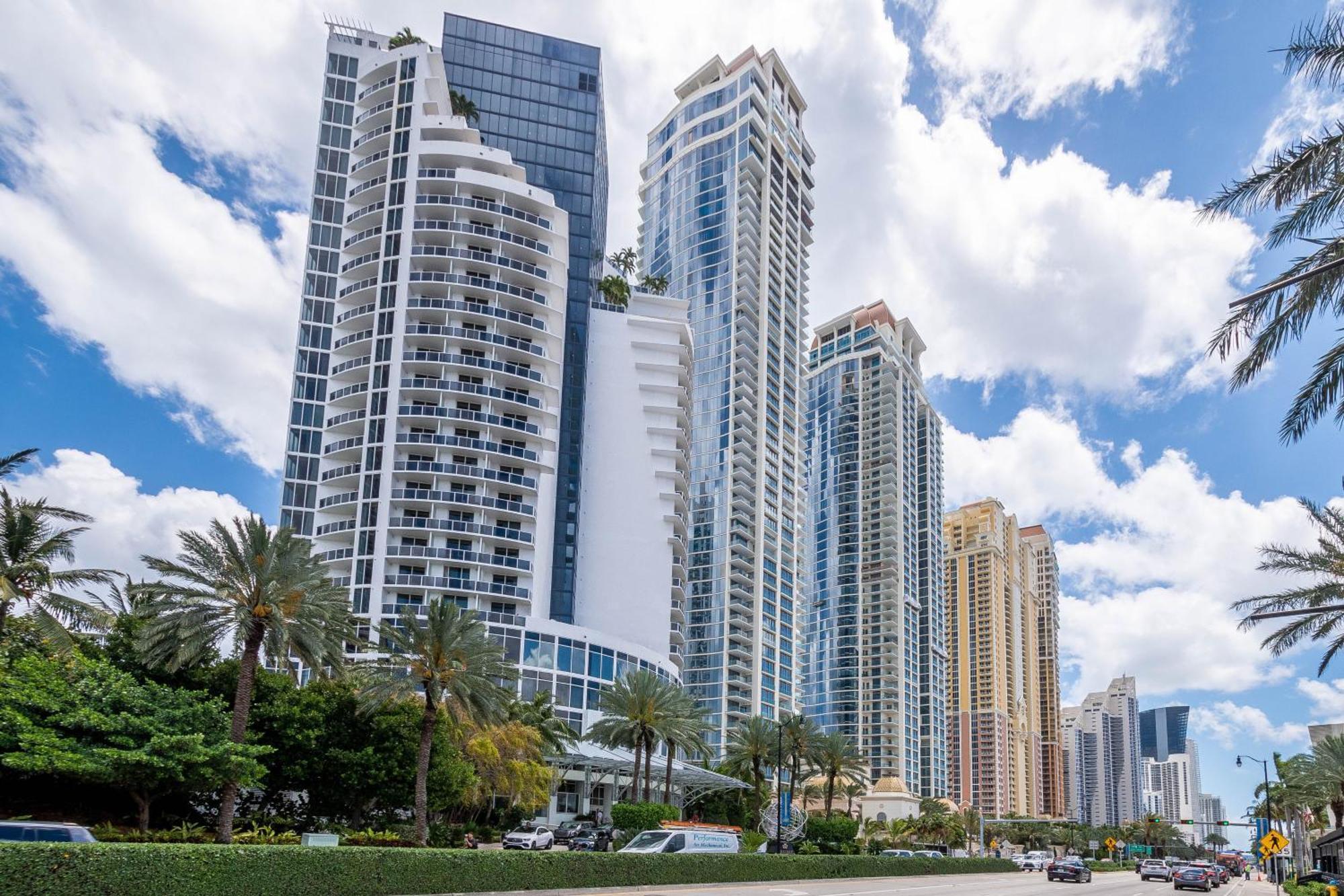 Luxury Trump International Ocean View 1600sf 2 Bd Apartment *