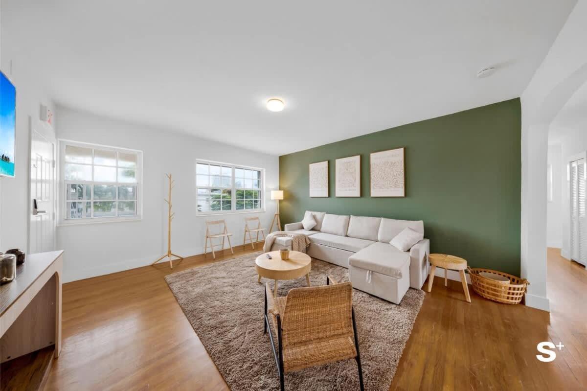 Spacious 1 Bd By The *