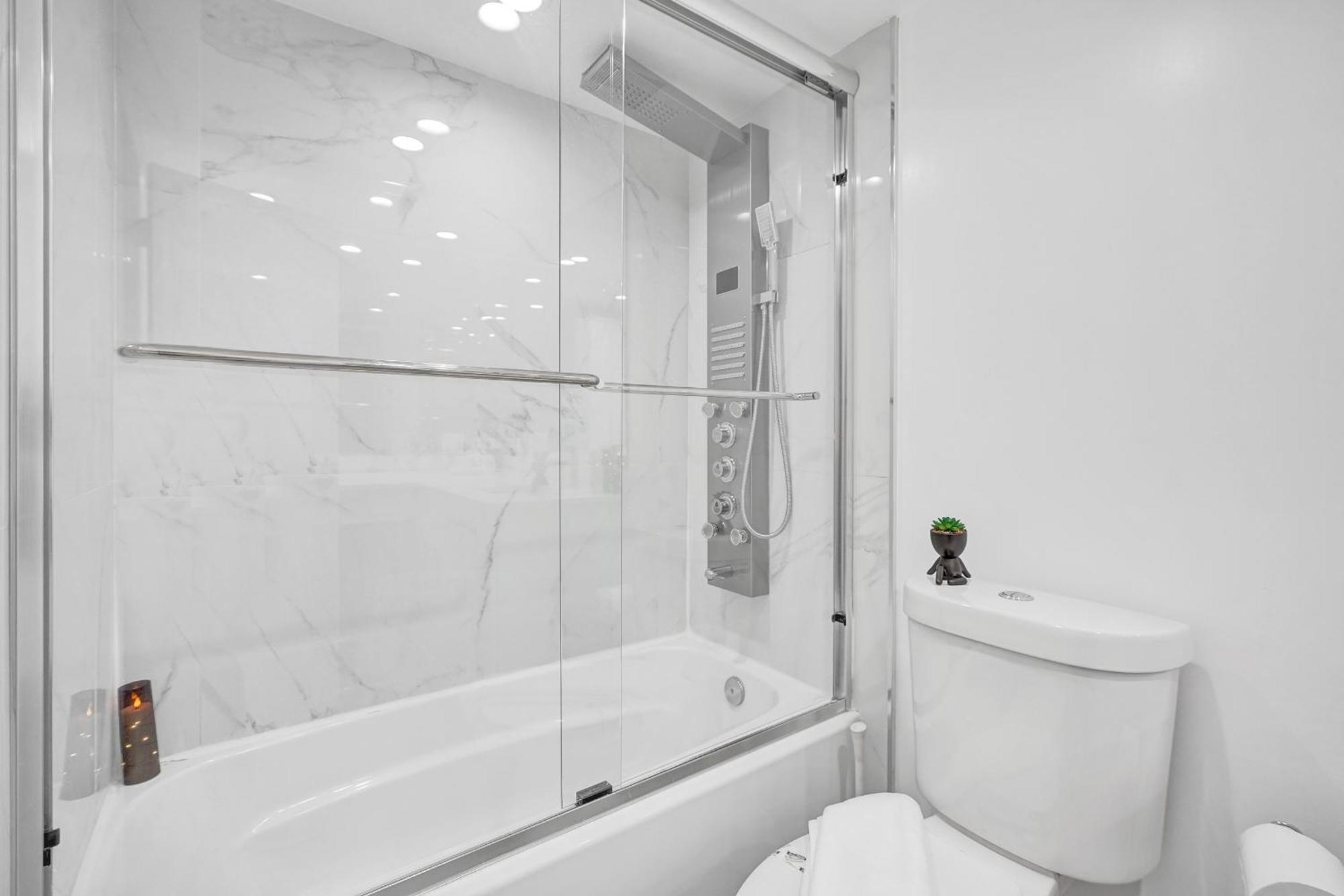 Beautiful Ocean View With Amenities, Pools, Sauna And Gym 711 *