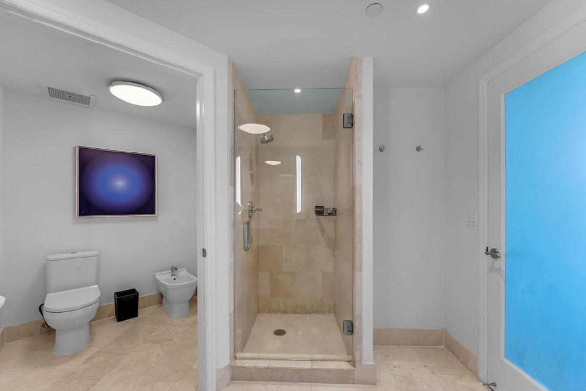 Apartment Fontainebleau - Street & Partial Ocean View