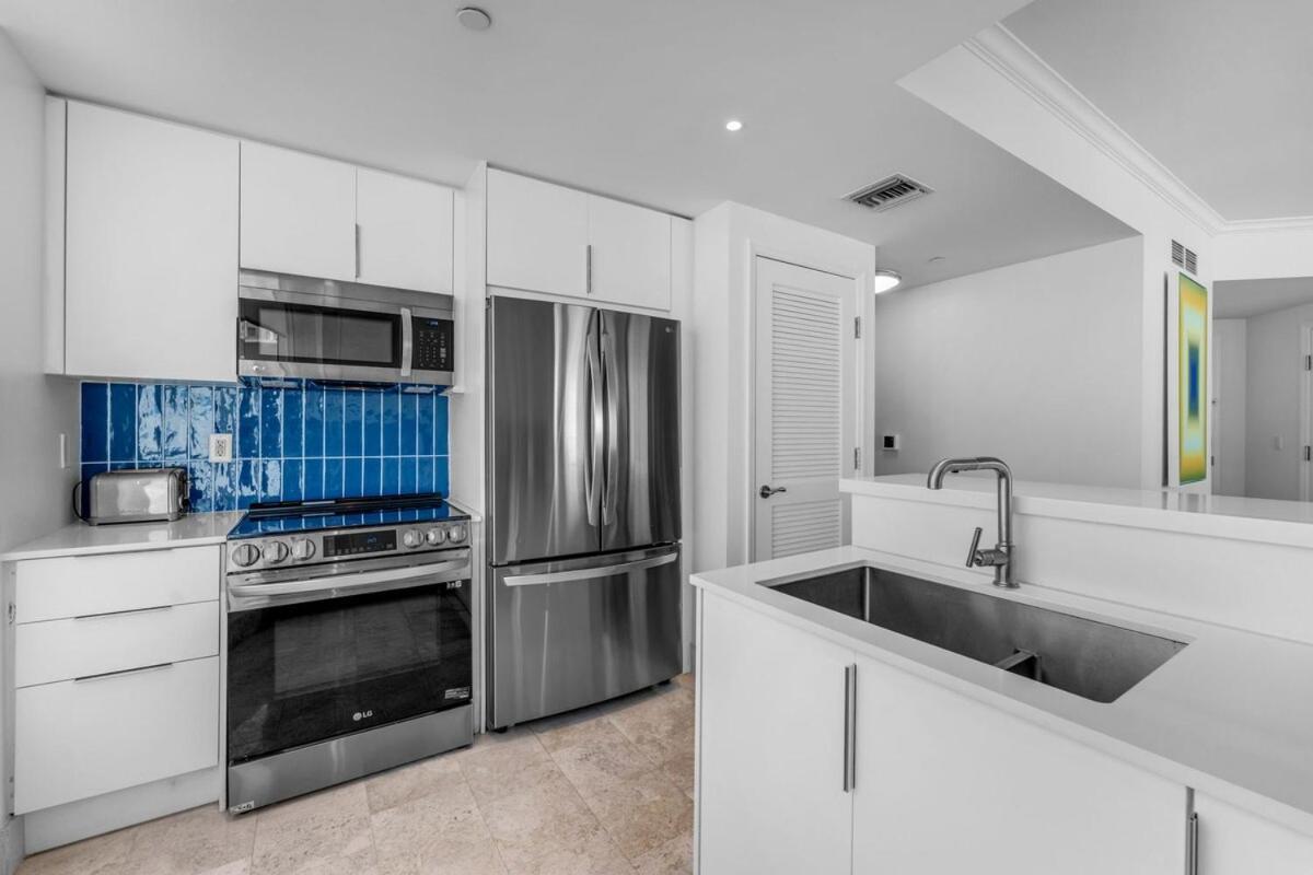 Fontainebleau - Street & Partial Ocean View Apartment