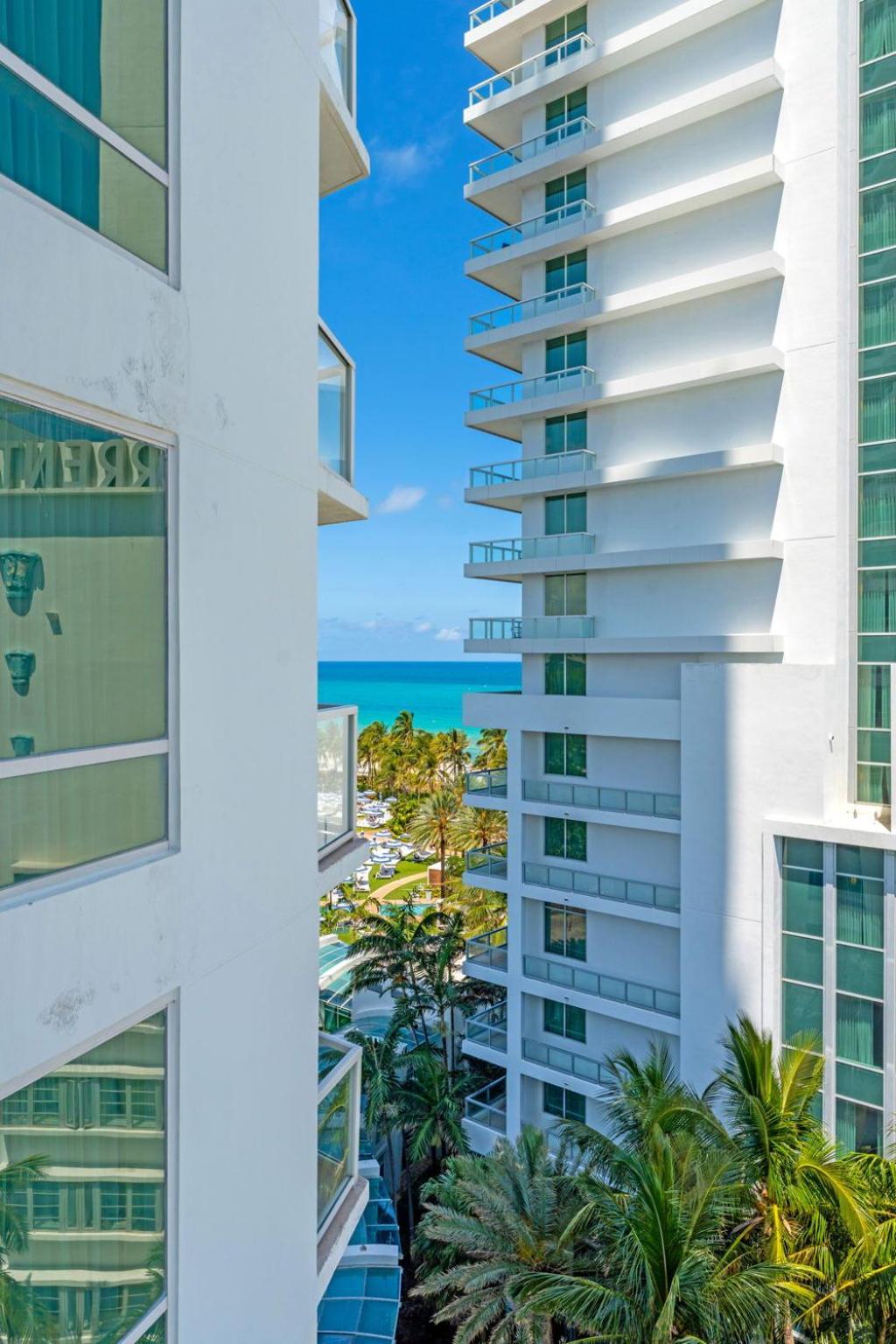 Apartment Fontainebleau - Street & Partial Ocean View