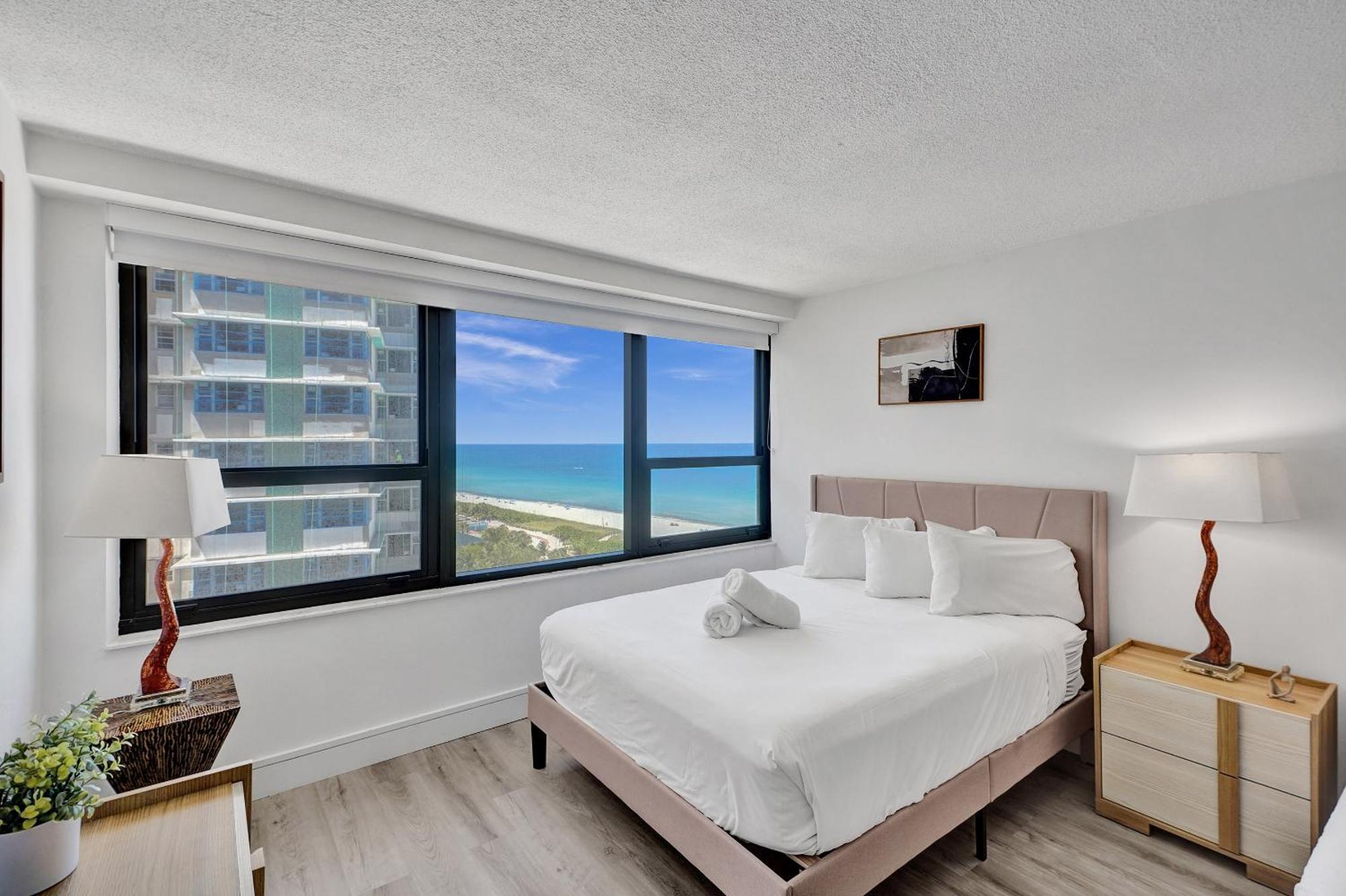 Apartment Classic Amenities Steps From The With Gym And Pool 1208 *