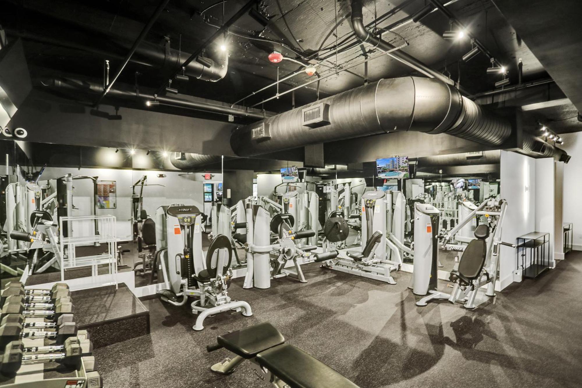 Apartment Classic Amenities Steps From The With Gym And Pool 1208 *