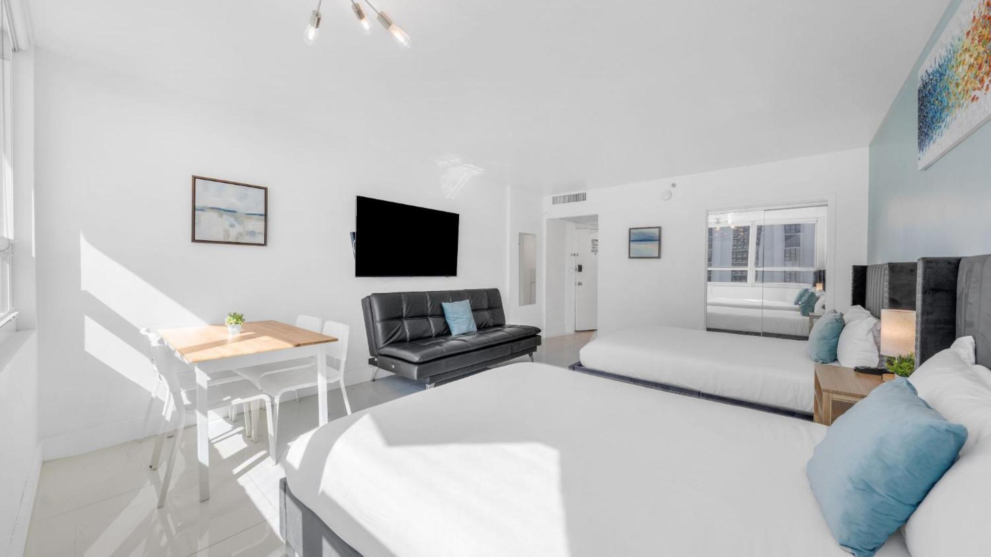 Apartment Seastays-beachfront *