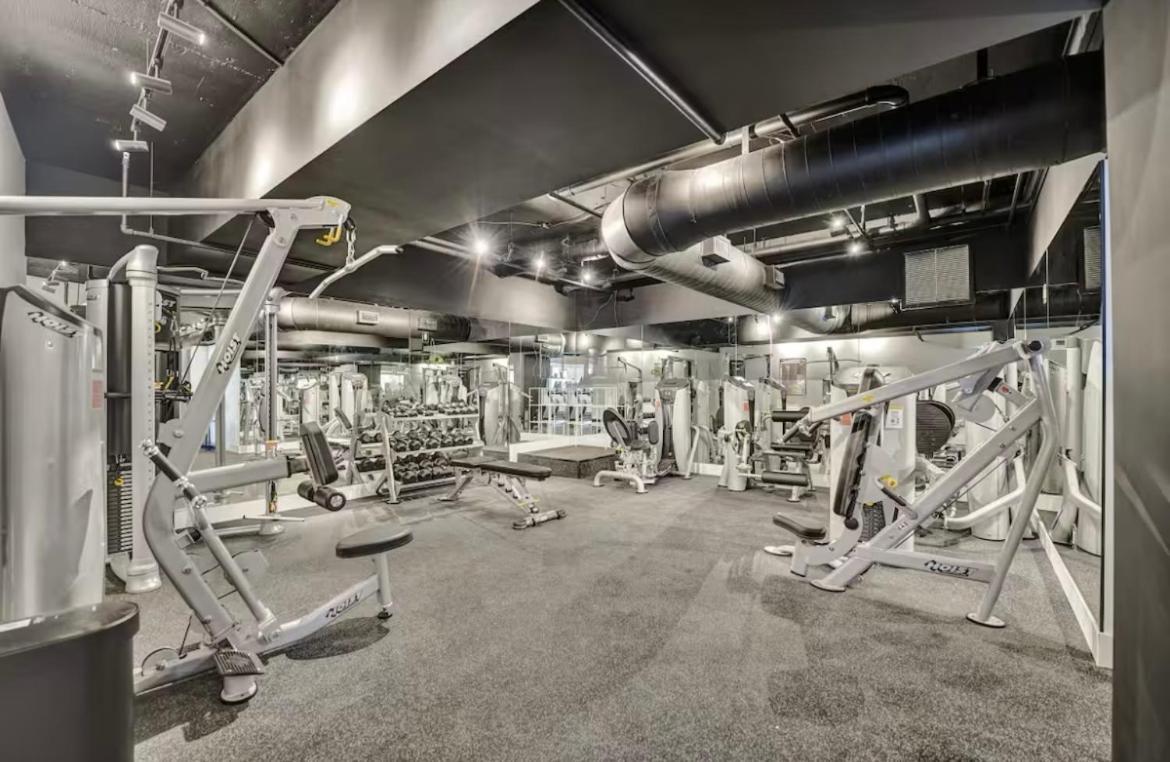 Apartment Miami Oceanfront- Pool Bar & Gym & Miami Beach