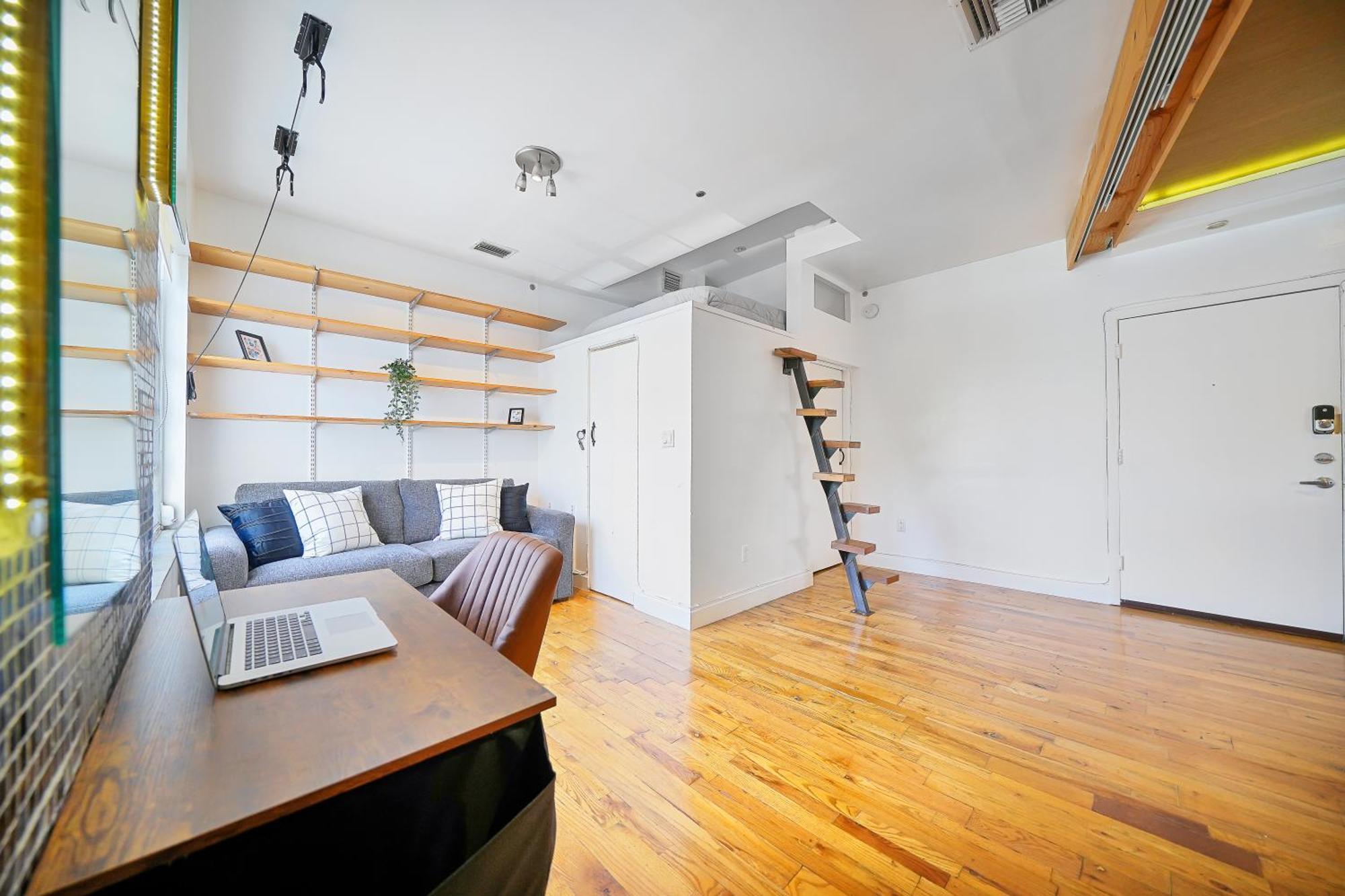 Apartment Big Beautiful South Loft - 2mins From Ocean - Sleeps 8 *