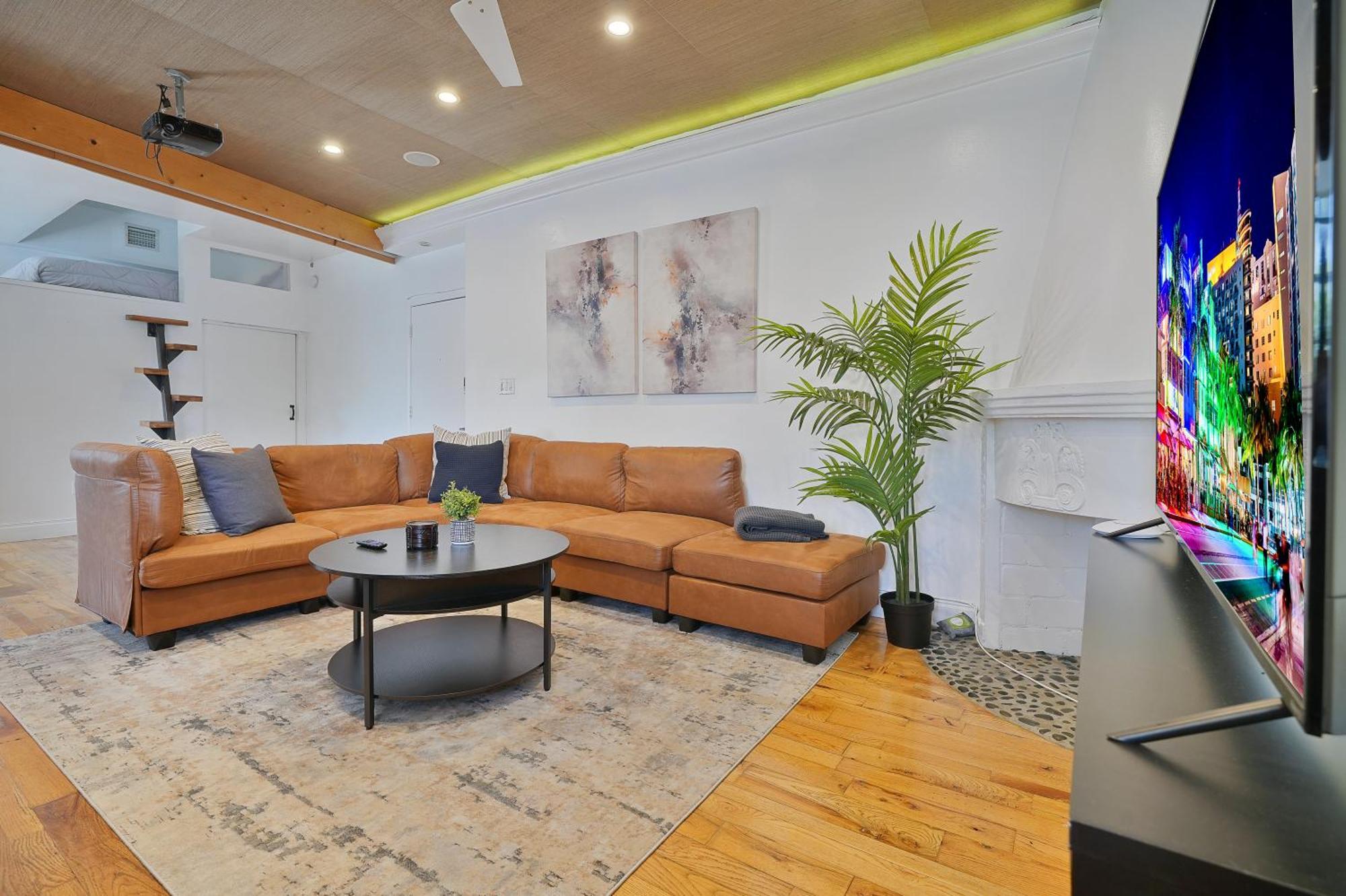 Big Beautiful South Loft - 2mins From Ocean - Sleeps 8 Apartment Miami Beach