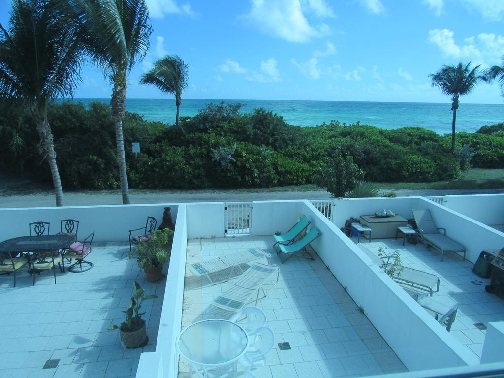 Katy, Beachfront Apartment Miami Beach