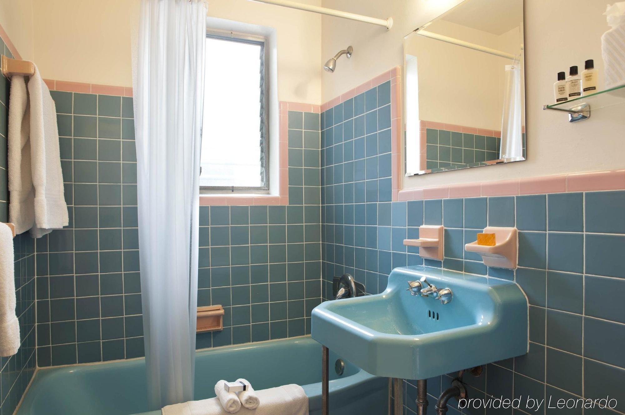 Richmond Oceanfront Hotel 3*