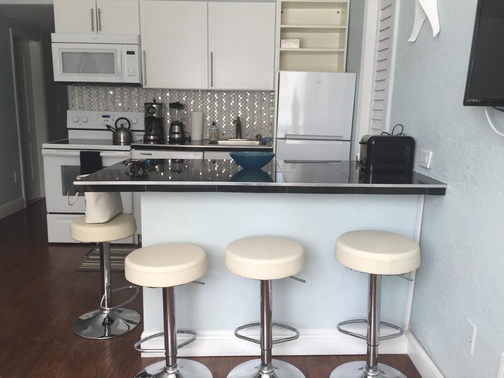 Sun Sand And Love - 1 Bed, 2 Bath Apartment *