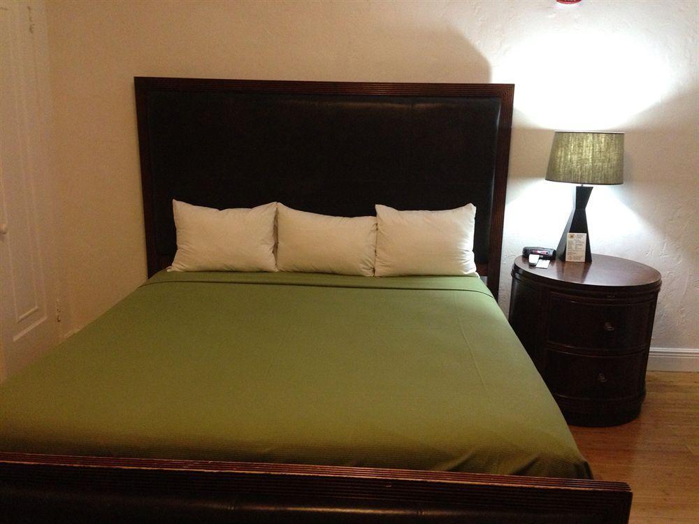 South Plaza Hotel 3*