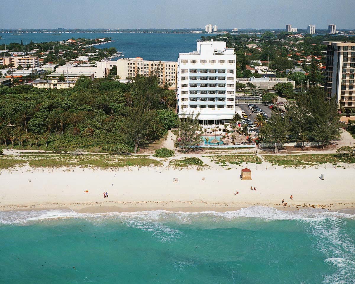 Howard Johnson Plaza North Hotel Miami Beach