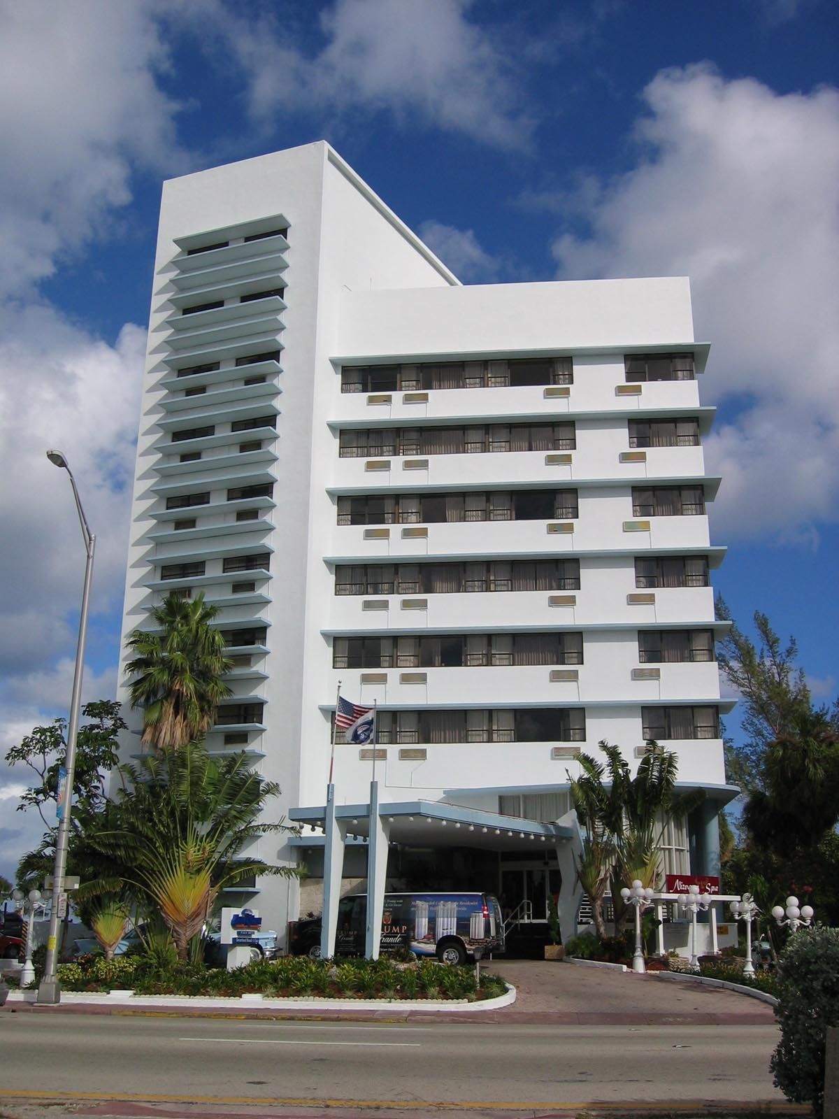 Howard Johnson Plaza North Hotel