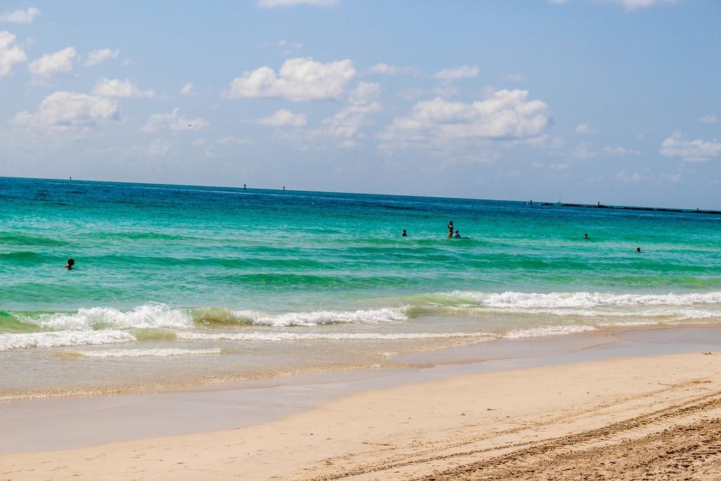 Carlyle On Ocean Drive Apartment Miami Beach