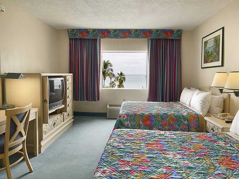 Hotel Days Oceanside 3*