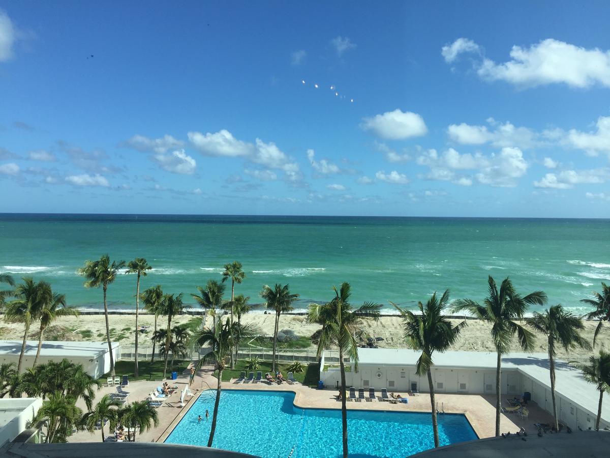 Ocean Front Casablanca With Full Kitchens & Access By Bl * Miami Beach