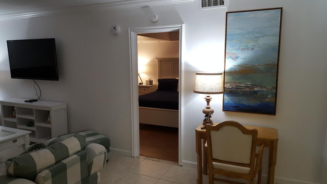 2 Bedroom 2 Bath Beachfront On Miami Millionaire Row 2* Miami Beach