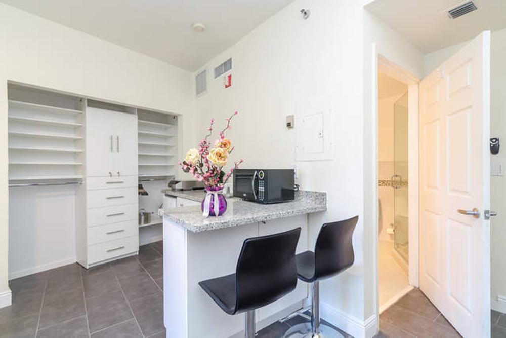 Apartment Ocean Drive Historic Building Minutes Walk To The Beach. *