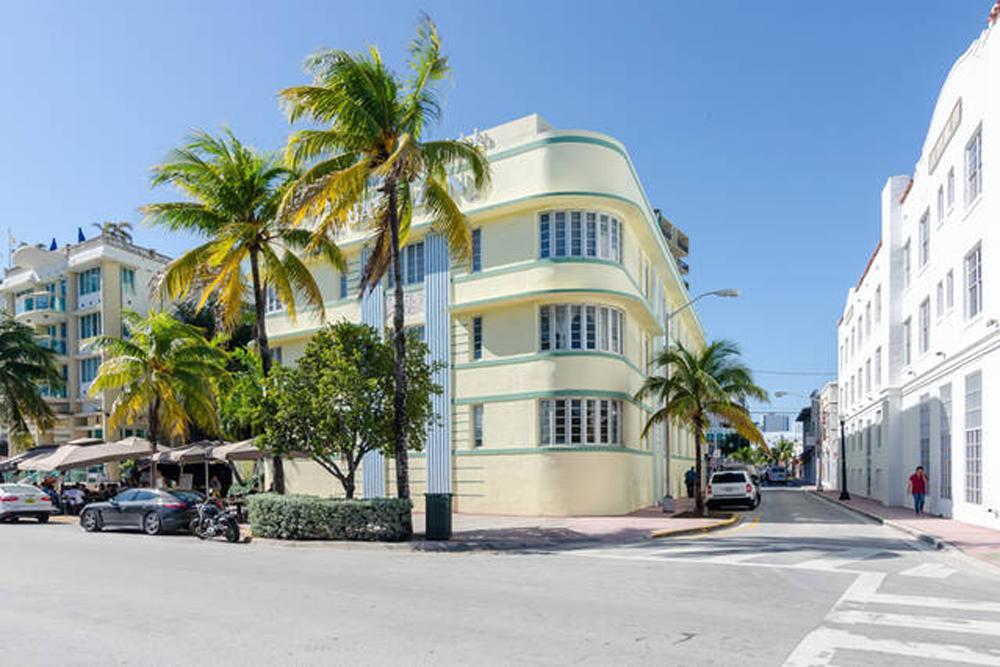 Ocean Drive Historic Building Minutes Walk To The Beach.