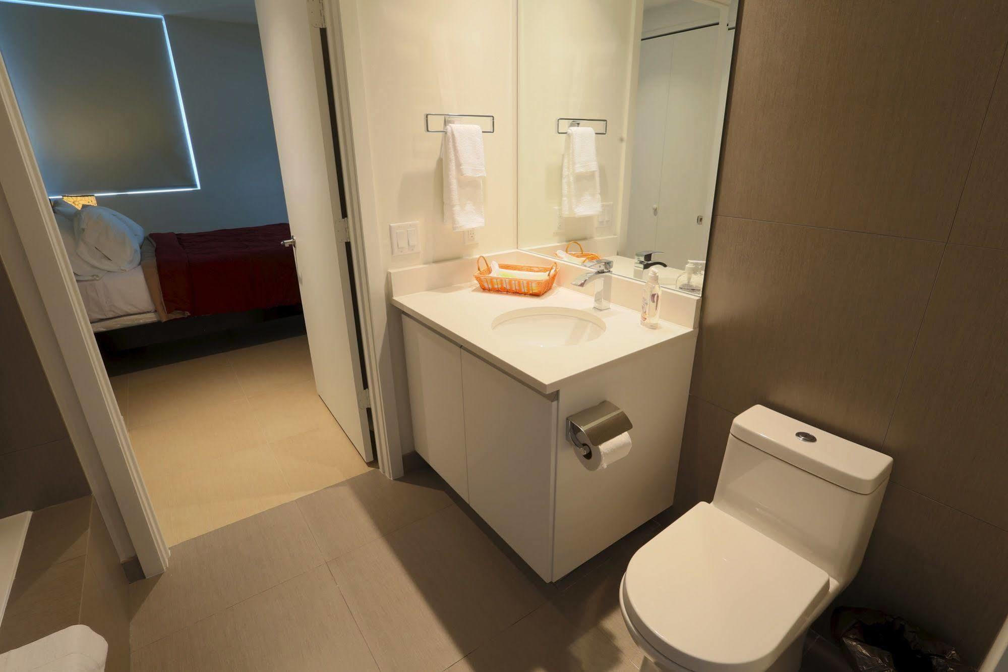 Pelican Furnished In Monte Carlo Miami Hotel 4*