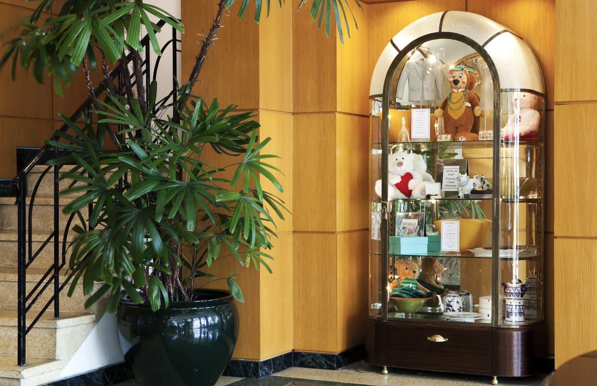 Richmond Oceanfront Hotel Miami Beach