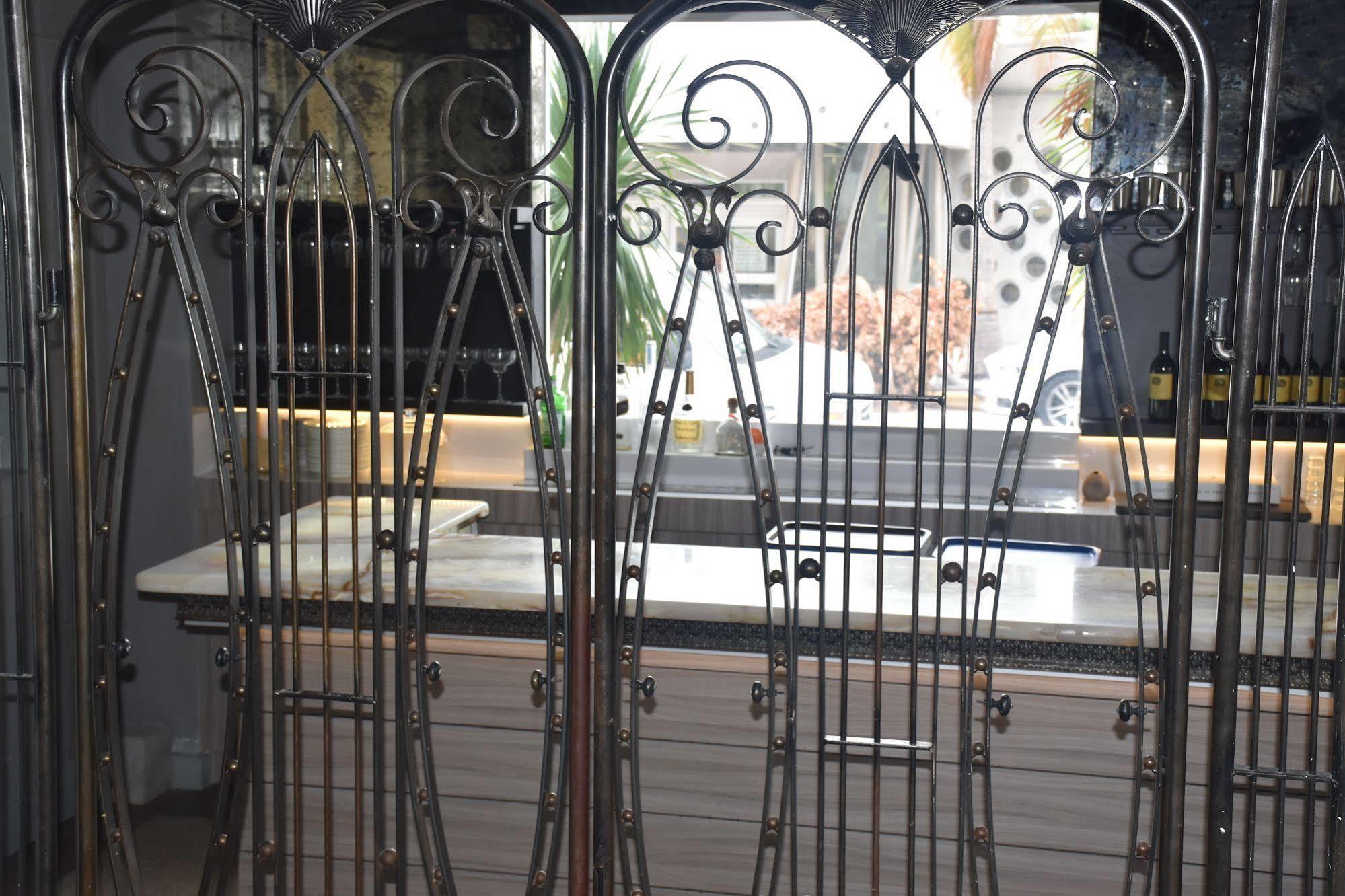 Hotel South Plaza 3*