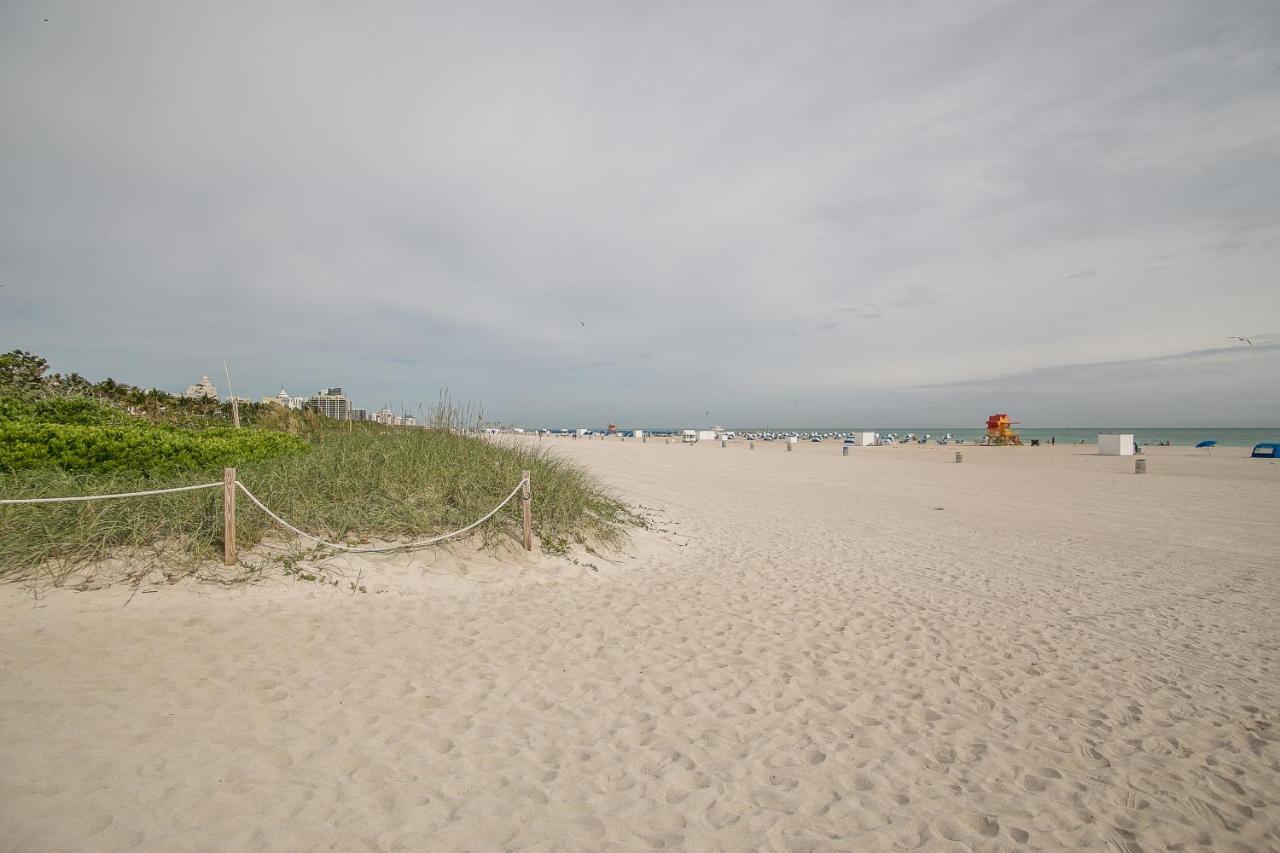 Two Bedroom Two Bath 2 Block To Beach Apartment