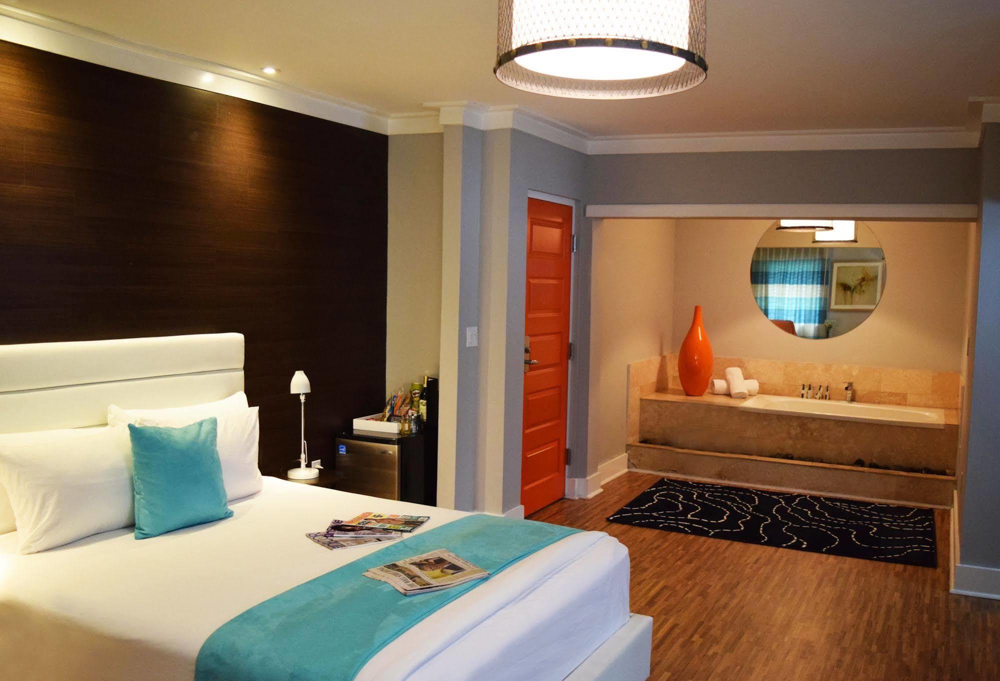 Chesterfield & Hotel