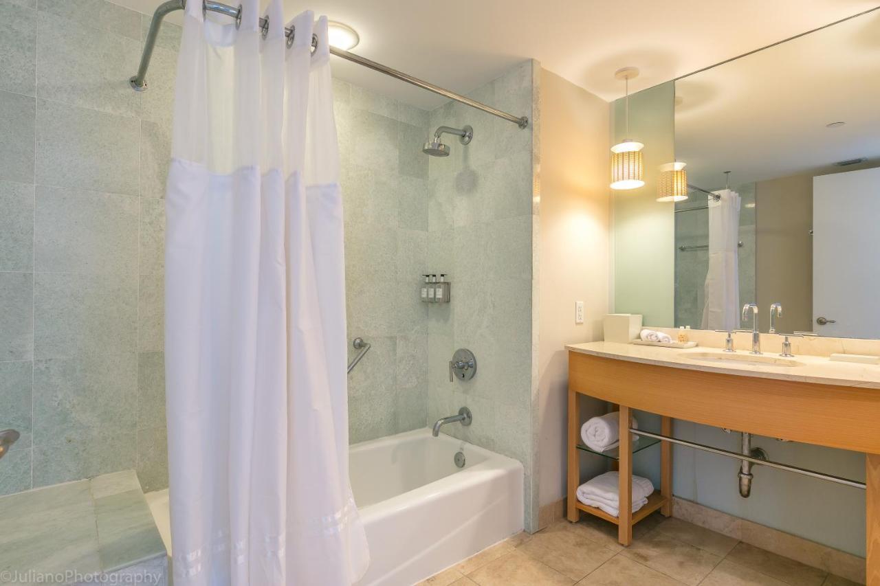 Sunny Isles Ocean View 1 Bedroom At Marenas 20th *